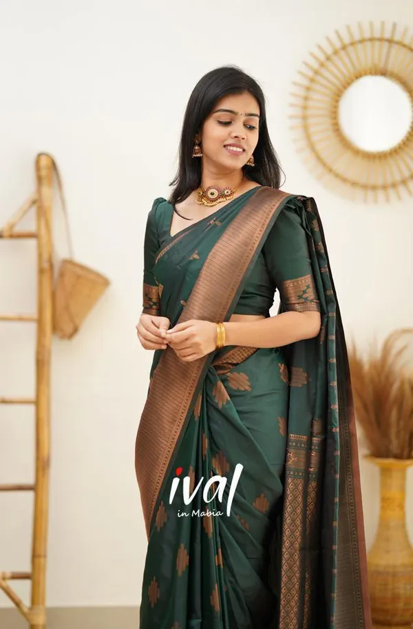 Dark_Green_Woven_Kanjivaram_Silk_Saree_with_Saree_Cover
